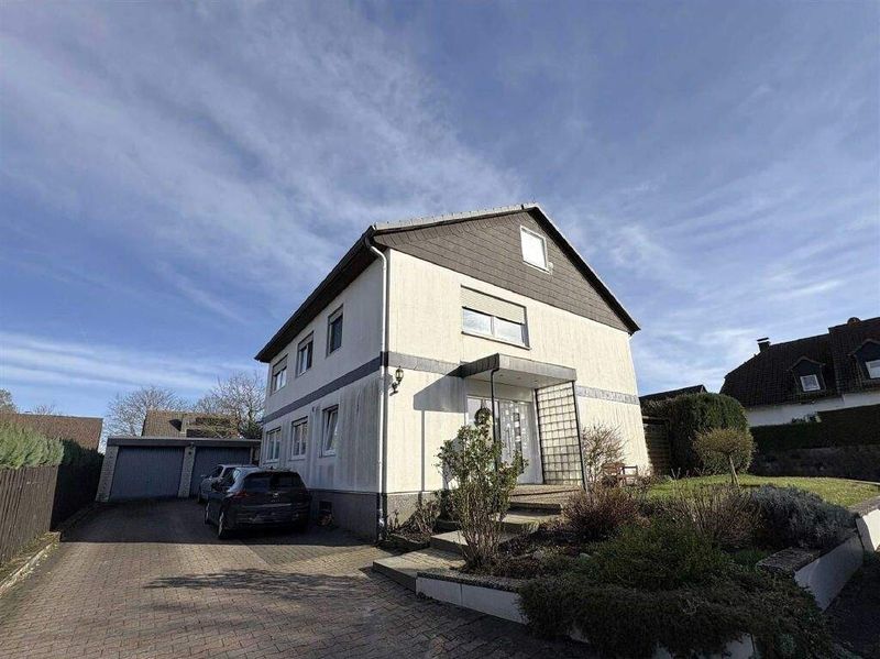 Zwei Einheiten - ein Investment: Vermietetes Wohnhaus (Fertighaus) mit Garten in Soest-Deiringsen!